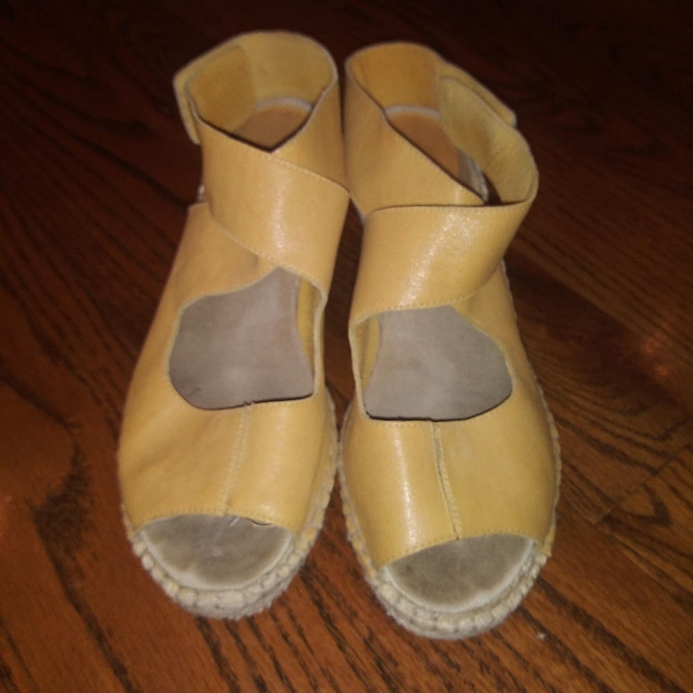 Johnston & Murphy Tricia Wedge Heel Sandal